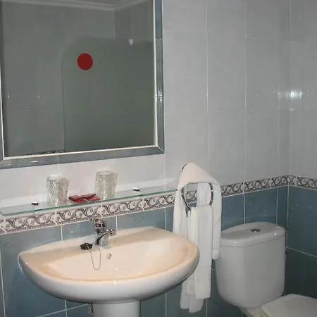 Reyes De León Hotel 2*