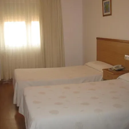Hotel Reyes De Leon Santa María del Páramo
