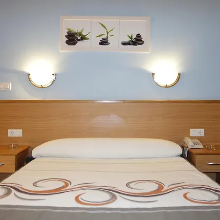 Reyes De Leon Hotel Santa María del Páramo