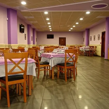 Otel Reyes De Leon 2*