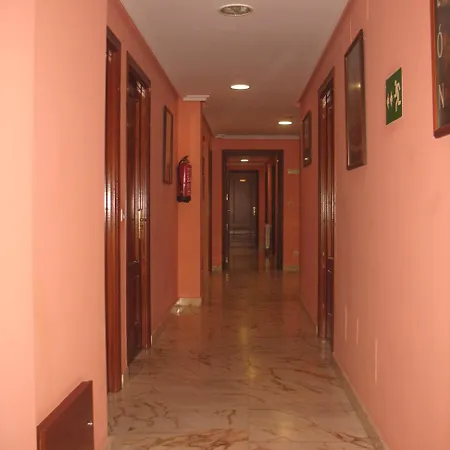 Reyes De Leon Otel 2*