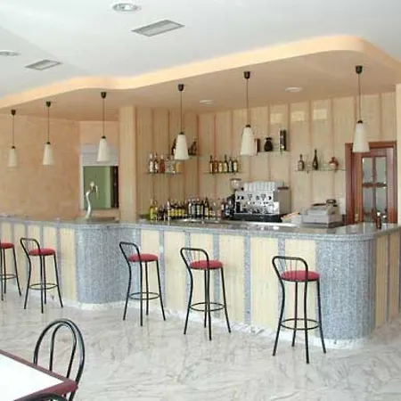 Reyes De Leon Otel 2*