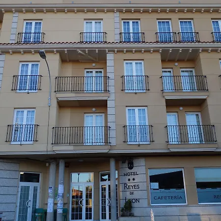 Hotel Reyes De León Santa María del Páramo