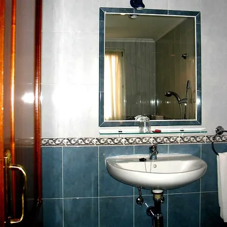 Otel Reyes De Leon Santa María del Páramo