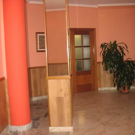 Reyes De Leon Otel 2*