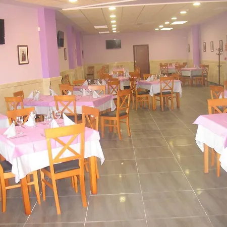 Reyes De Leon Otel 2*