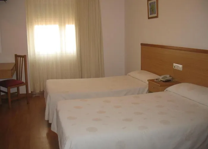 Hotell Reyes De Leon Santa María del Páramo