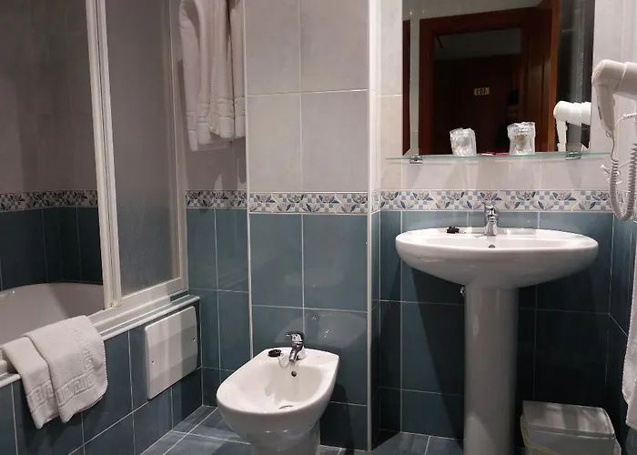 Reyes De León 2* Santa María del Páramo