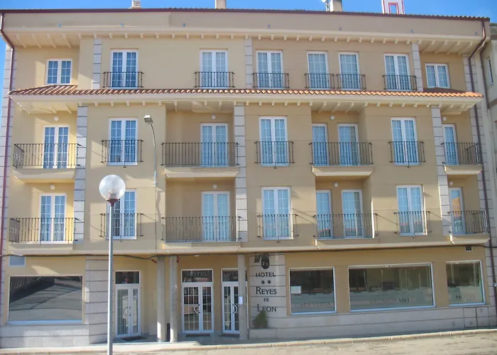 Reyes De León Hotel 2*