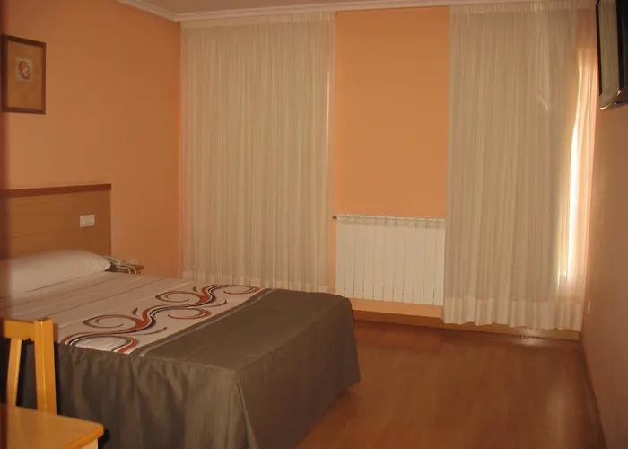 Reyes De Leon 2* Santa María del Páramo