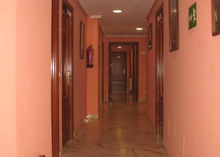 Reyes De León Hotel 2*