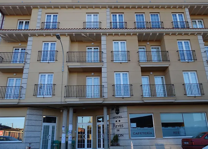 Hotell Reyes De Leon Santa María del Páramo