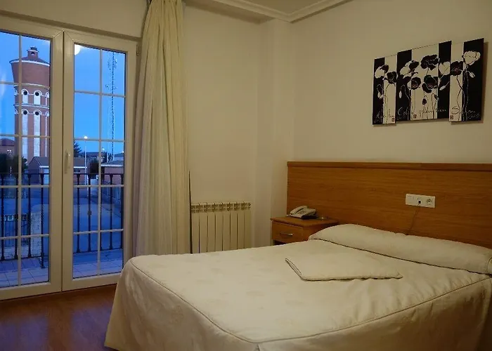 Reyes De Leon 2* Santa María del Páramo