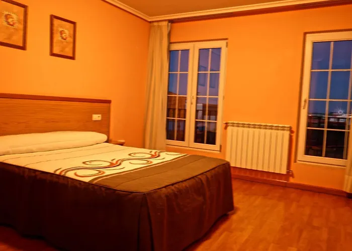 Reyes De León Hotel Santa María del Páramo